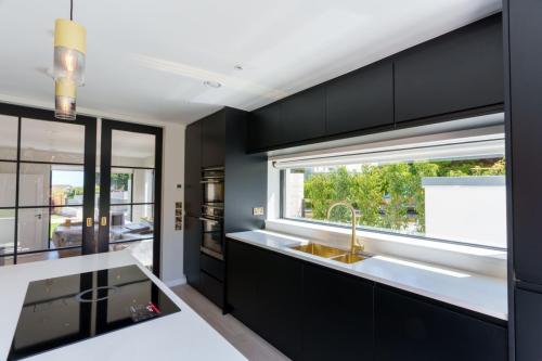 one-off-house-new-build-kitchen-with-island-stone-builders-killiney-dublin-45