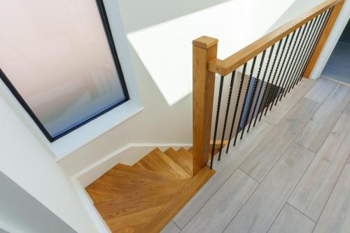 one-off-house-new-build-stairs-oak-steps-steel-spindels-stone-builders-killiney-dublin-62